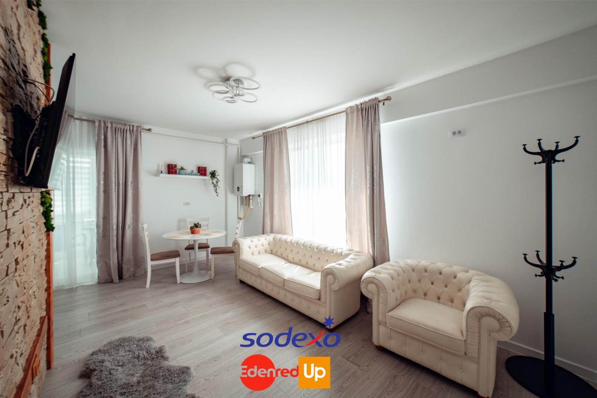Palace Of Culture Dream Apartments And Studios Яш Екстериор снимка