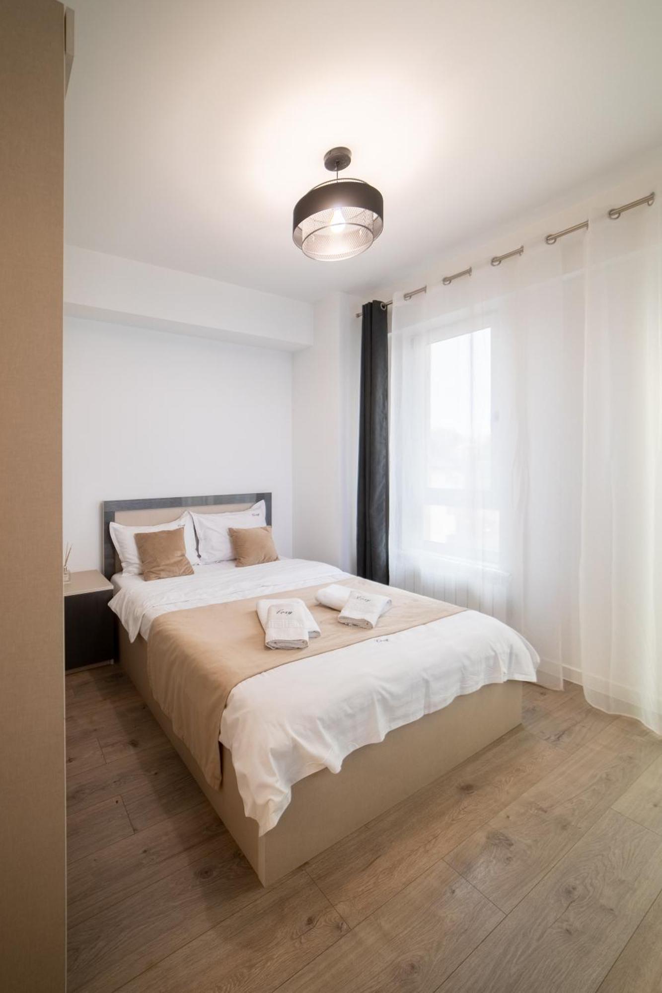 Palace Of Culture Dream Apartments And Studios Яш Екстериор снимка